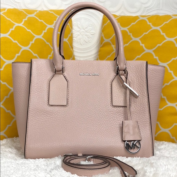 Michael Kors Handbags - 🌸OFFERS?🌸Michael Kors All Leather Blush Satchel